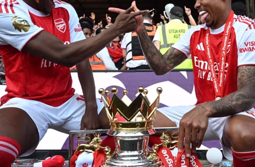 Arsenal Lift Premier League Trophy After 22-Year Wait